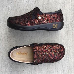 Alegria Kara Style Slipon Shoes red gold fan design sz38EU sz8-8.5